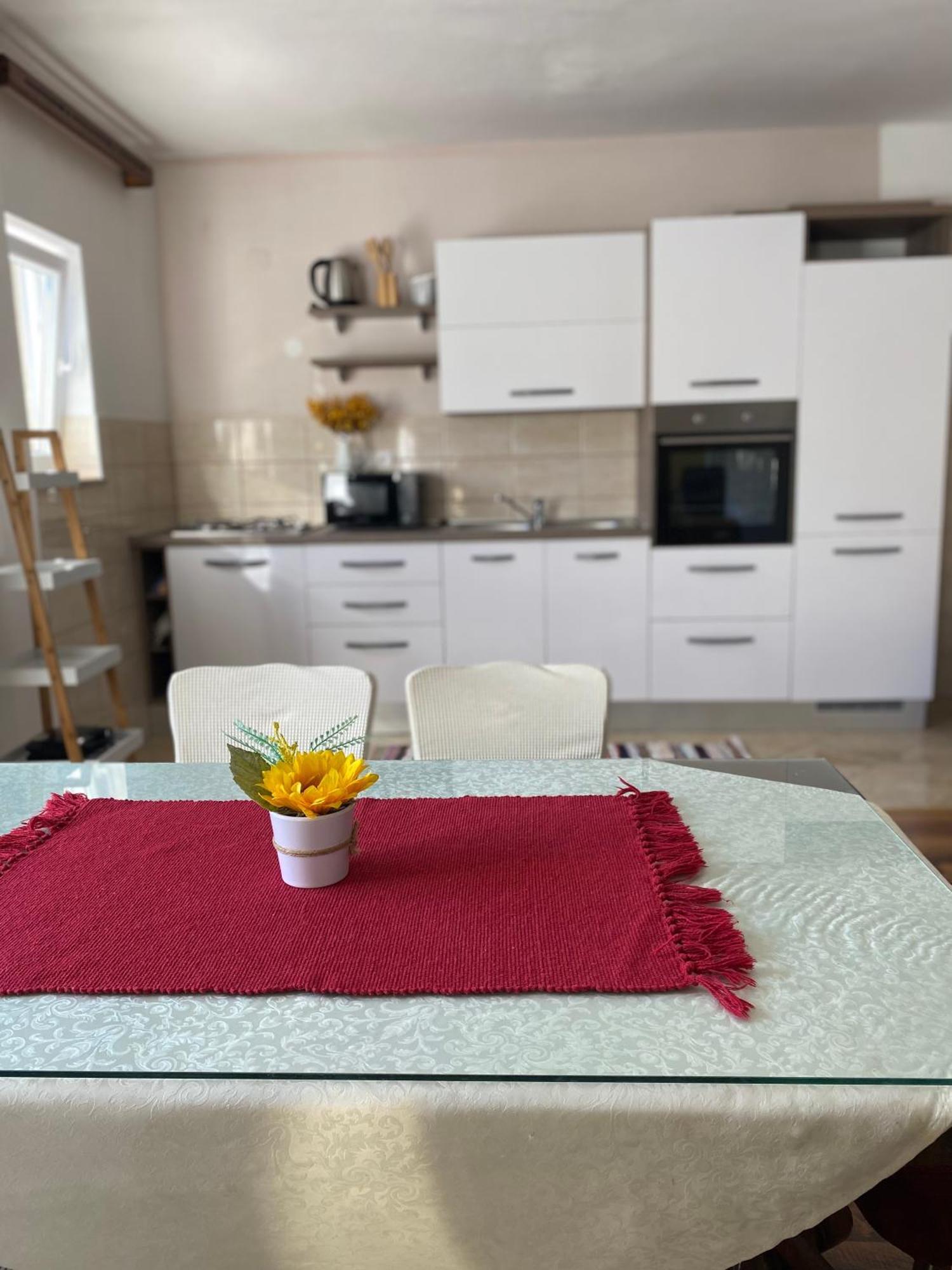 Swimming Pool House Saulja- Adapted To The Disabled Villa สเวติยูไร ภายนอก รูปภาพ